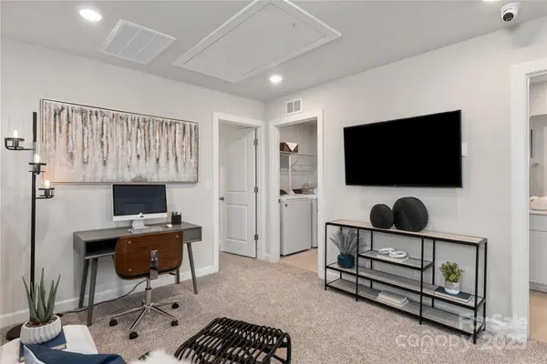 8036 Hidden Springs TRL, Charlotte, NC 28216