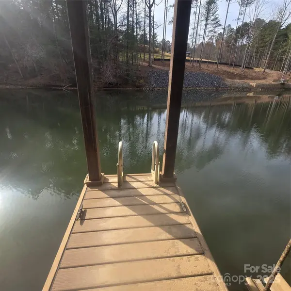 1096 Lake Vista DR NE, Valdese, NC 28690