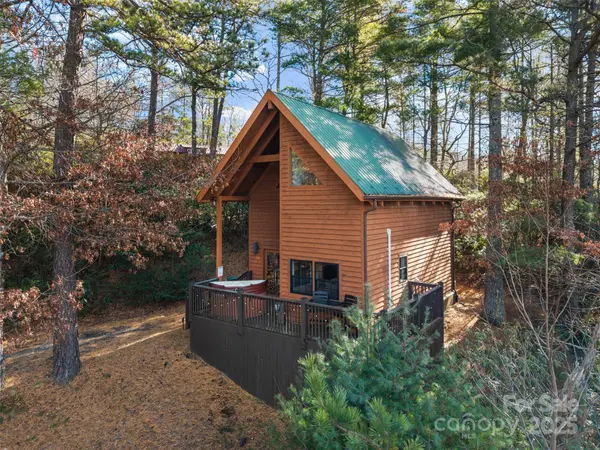 68 Bear Den Mountain View DR, Spruce Pine, NC 28777