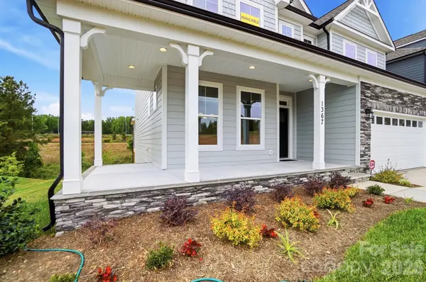 1367 Knob Creek DR, Gastonia, NC 28054