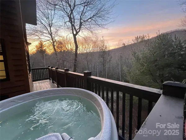 100 Bear Den Mountain View DR, Spruce Pine, NC 28777