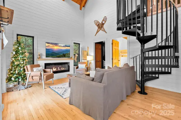 100 Bear Den Mountain View DR, Spruce Pine, NC 28777