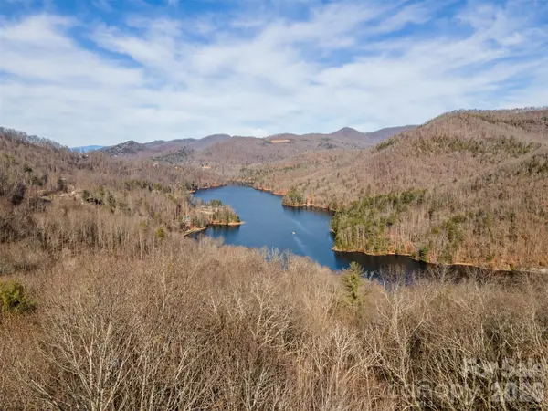 762 Scarlet Oak RD, Tuckasegee, NC 28783