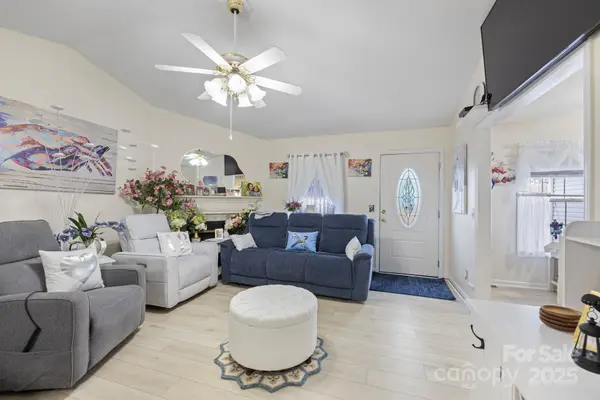 100 Lindsay DR, Archdale, NC 27263