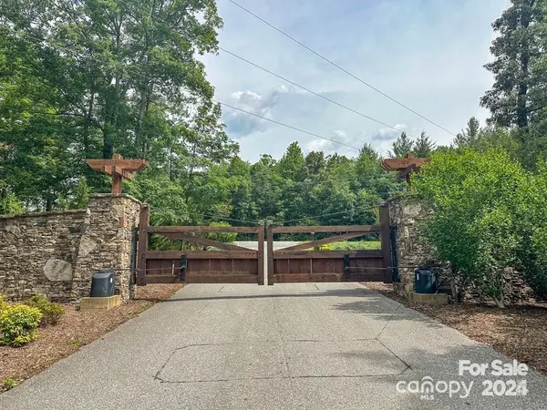 597 Peninsula Reserve RD #34, Nebo, NC 28761