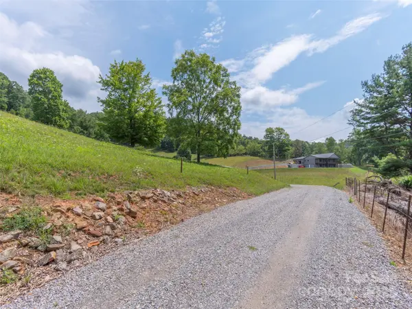00 Bark TRL, Waynesville, NC 28786