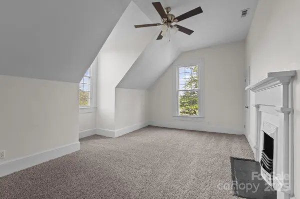 301 W Central ST, Maxton, NC 28364