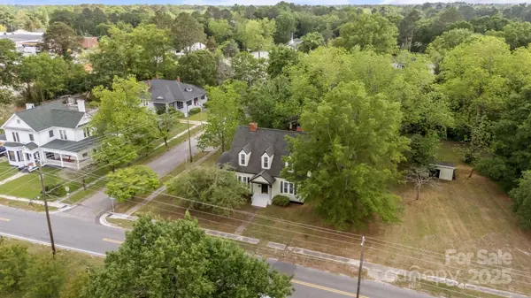 301 W Central ST, Maxton, NC 28364