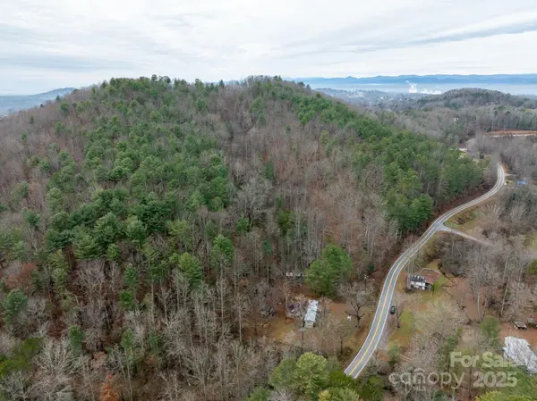 1864 Starcross RD, Lenoir, NC 28645