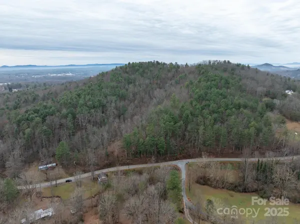 1864 Starcross RD, Lenoir, NC 28645