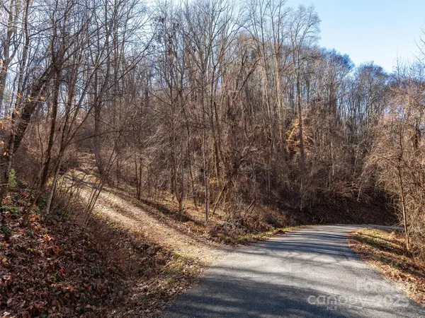 1182 Seven Glens DR, Weaverville, NC 28787