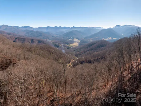 1182 Seven Glens DR, Weaverville, NC 28787