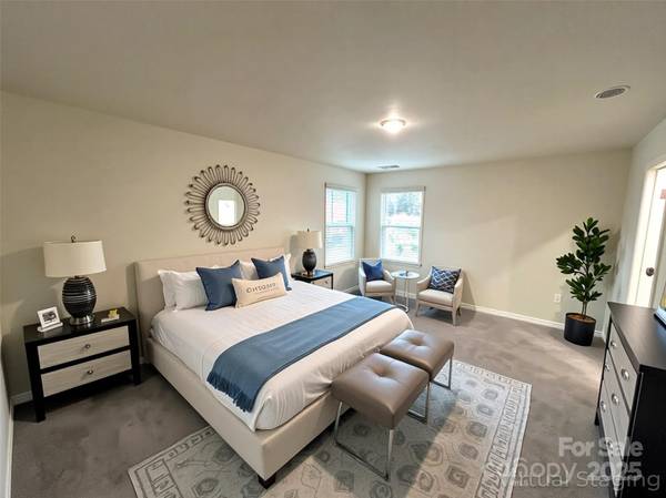 574 30th Avenue CIR NE, Hickory, NC 28601