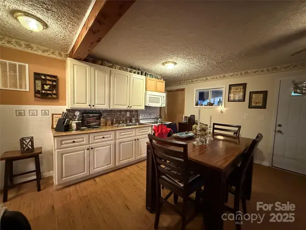 201 Mountain Vista RD, Canton, NC 28716
