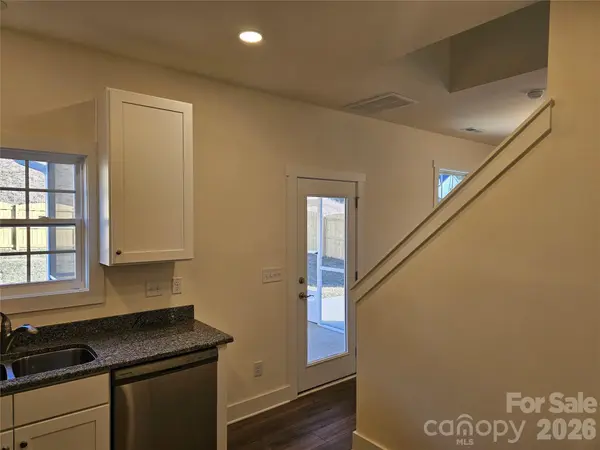 109 Crew LN, Black Mountain, NC 28711