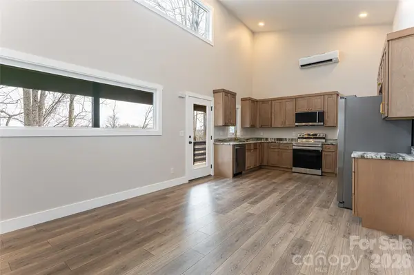 153 Hackleburg LN, Hendersonville, NC 28792