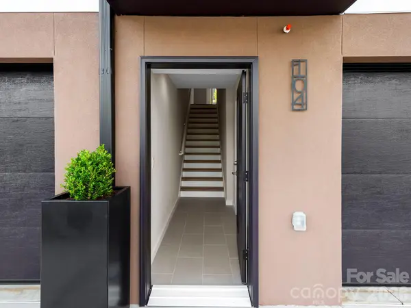 3 Lee Garden LN #104, Asheville, NC 28801