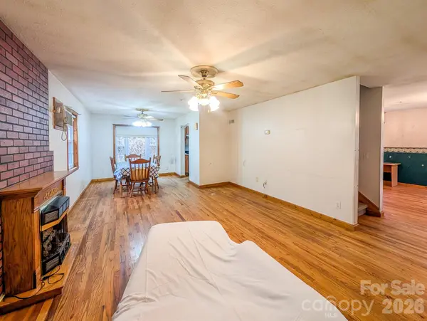 77 Griffith Branch RD, Green Mountain, NC 28740