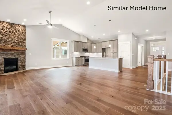 93 Creekside View DR, Asheville, NC 28804