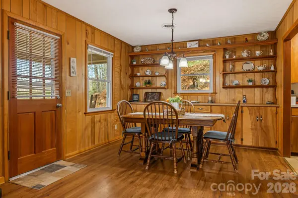 65 Roy LN, Black Mountain, NC 28711