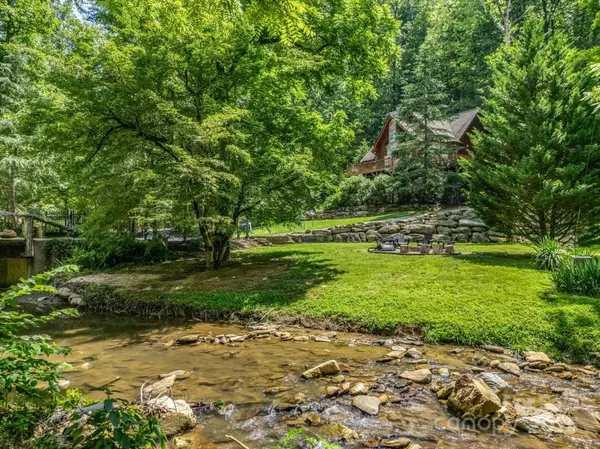 120 Rocky Mountain DR, Lake Lure, NC 28746