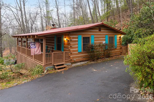 16 Rocky Glen TRL, Black Mountain, NC 28711
