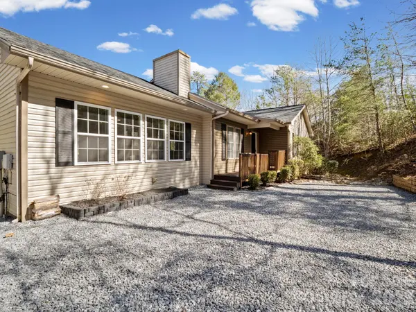 137 Weaver CT, Lake Lure, NC 28746