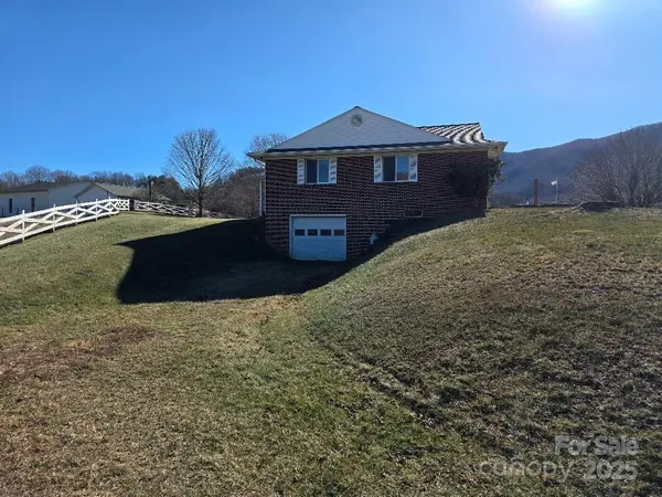 1375 E US Highway 19E HWY, Burnsville, NC 28714