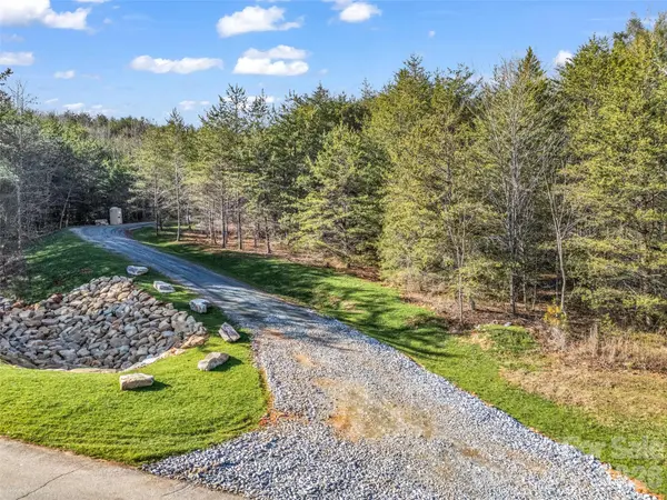 61 Deep Gap Farm RD E, Mill Spring, NC 28756