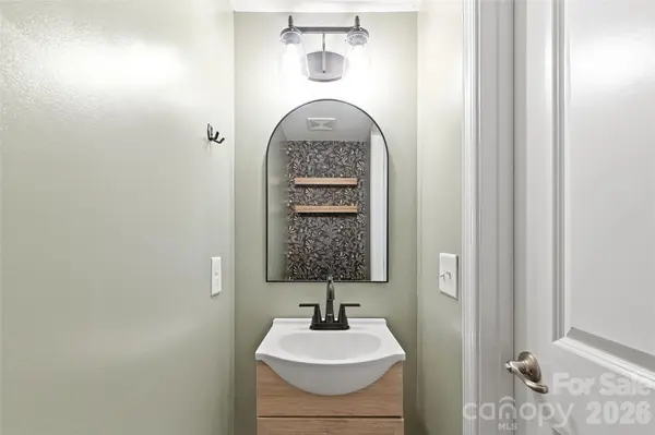 4248 Audubon Park DR, Charlotte, NC 28217