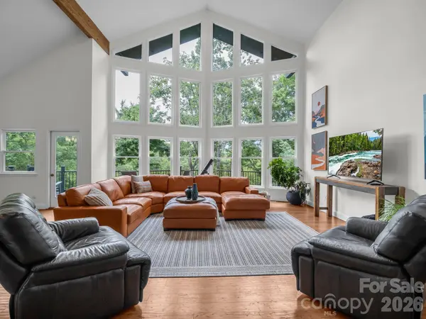158 Rock Spring LN, Lake Lure, NC 28746