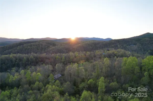 55 Major Mountain RD, Black Mountain, NC 28711