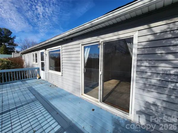 31 Stanley ST, Candler, NC 28715