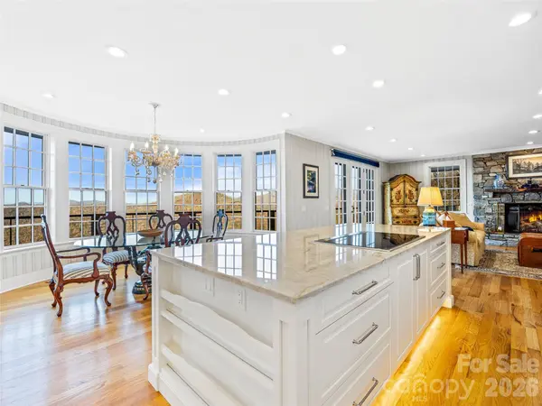 35 Peach Knob DR, Asheville, NC 28804
