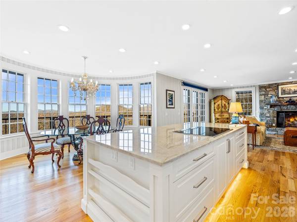 35 Peach Knob DR, Asheville, NC 28804