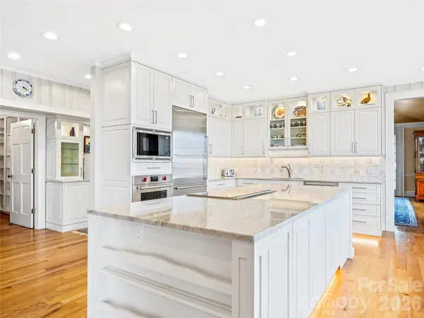 35 Peach Knob DR, Asheville, NC 28804