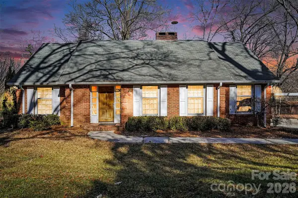 1215 Robinhood CIR, Charlotte, NC 28227