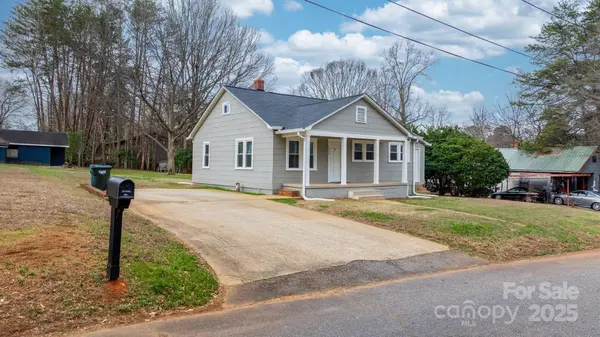 1529 4th ST NE, Hickory, NC 28601