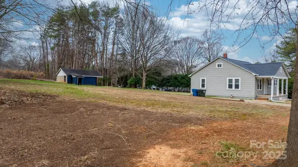 1529 4th ST NE, Hickory, NC 28601