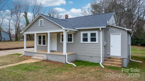 1529 4th ST NE, Hickory, NC 28601