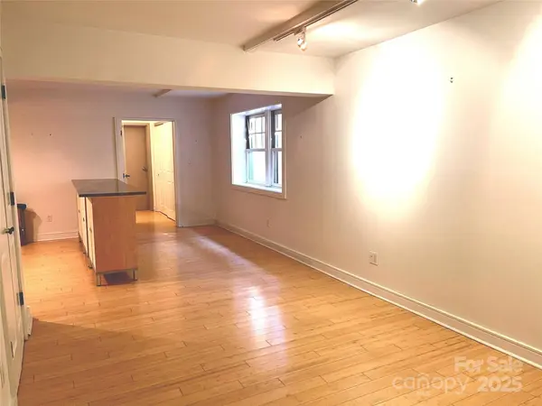37 Hiawassee ST #W106, Asheville, NC 28801