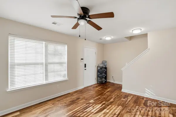 3855 Glenlea Commons DR, Charlotte, NC 28216