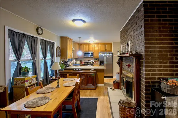 583 Deer Park Lake RD, Spruce Pine, NC 28777