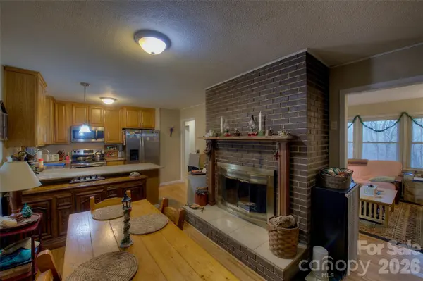 583 Deer Park Lake RD, Spruce Pine, NC 28777