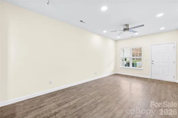 15558 Stronvar House LN, Charlotte, NC 28277