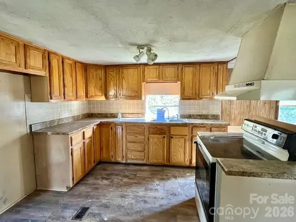 97 Oakland DR, Burnsville, NC 28714