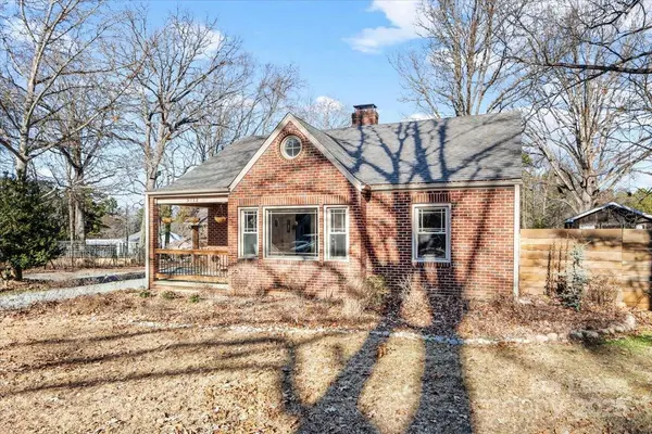 5712 Oak DR, Charlotte, NC 28216