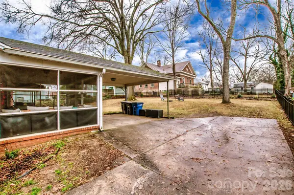 516 S Mulberry ST, Statesville, NC 28677