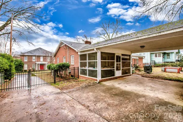 516 S Mulberry ST, Statesville, NC 28677