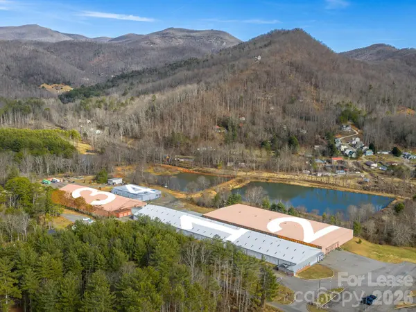 111 Old Bee Tree RD #2, Swannanoa, NC 28804